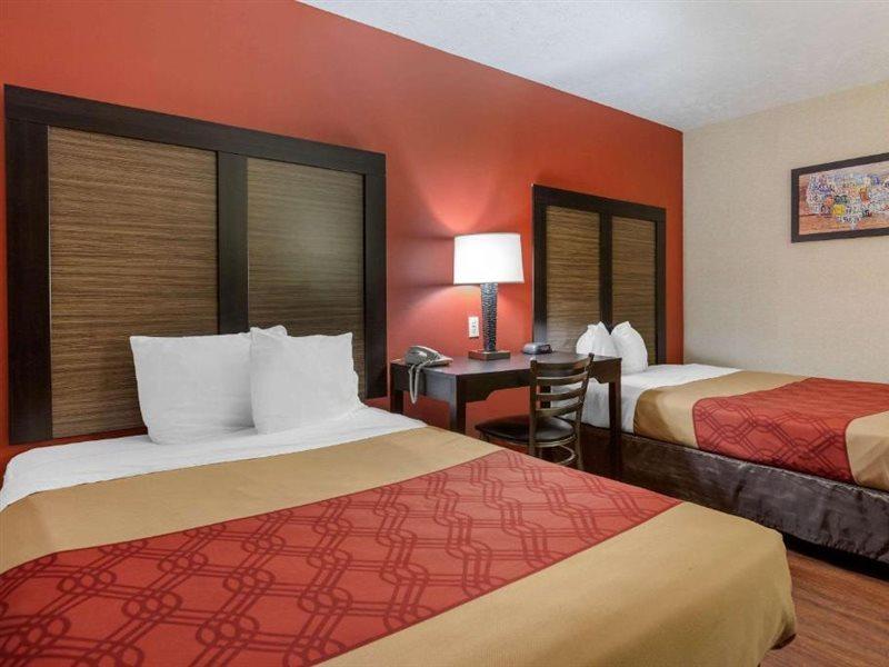 Econo Lodge Traverse City Exterior photo