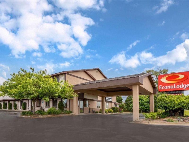 Econo Lodge Traverse City Exterior photo